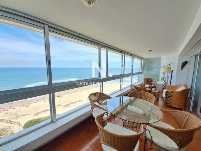 Espectacular apartamento en venta frente al mar