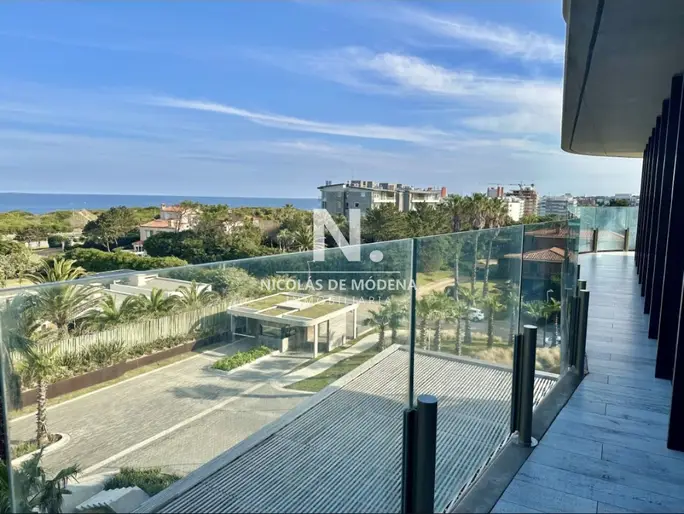Vende apratamento en Brava Punta del Este de 2 dormitorios.