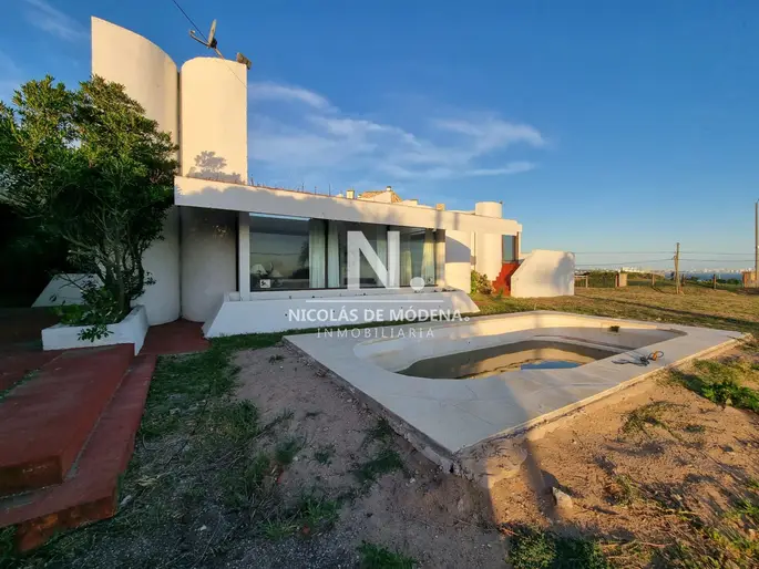 Espectacular casa con linda vista al mar