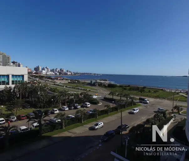 Departamento de 1 dormitorio en venta a metros del mar. Playa Mansa.