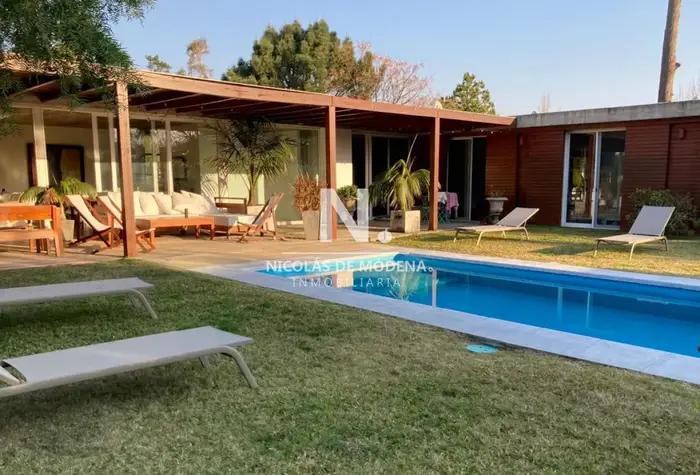 Casa moderna de 3 dormitorios en venta en Barrio Privado La Arbolada