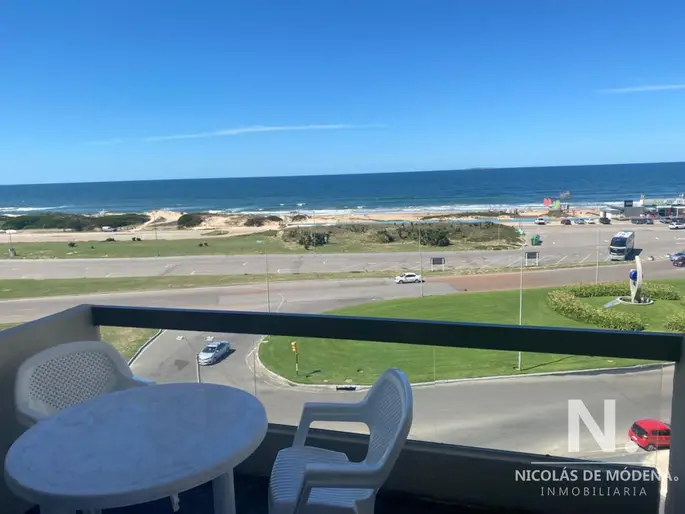 Apartamento en venta de 3 dormitorios en Punta Del Este
