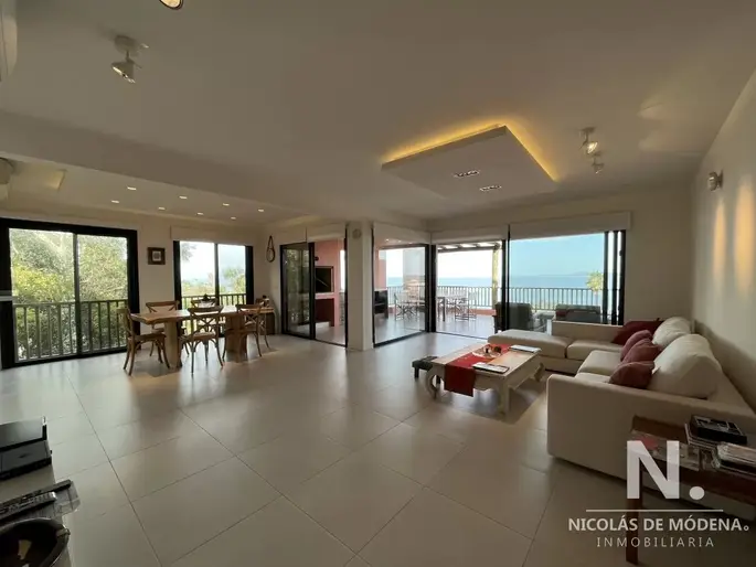 Impecable departamento, comodo e iluminado.