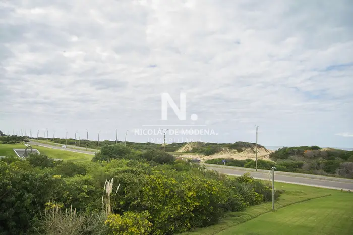 Espectacular departamento de 4 dormitorios en venta frente al mar. Playa Brava.
