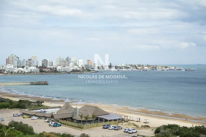 Departamento de 3 suites en venta, en el edificio Tequendama. Punta del Este