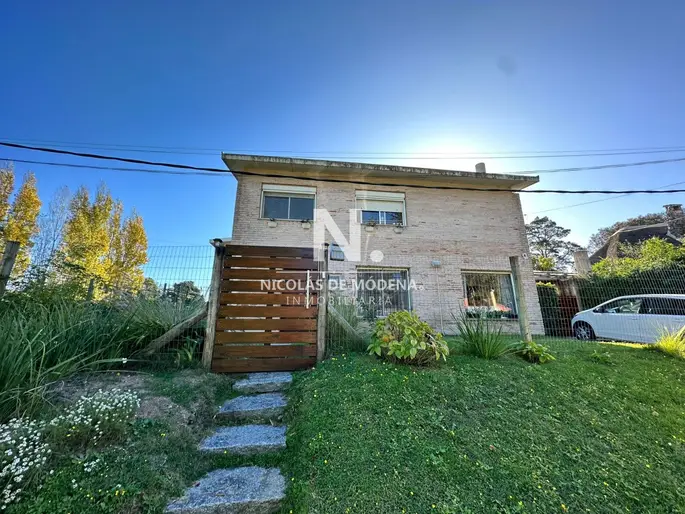 Vende casa en impecable estado. 3 dormitorios en Pinares, Punta del Este