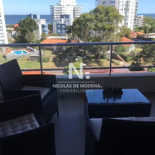 Departamento de 2 dorm en venta en Playa Brava en venta, Moon Punta.
