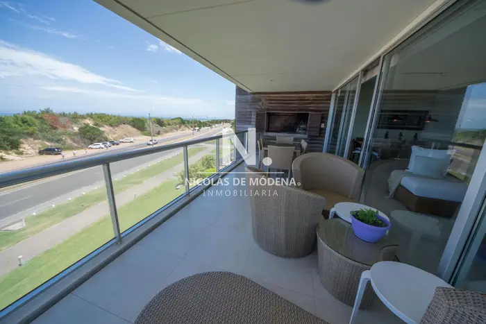 Departamento en venta frente al mar, 4 dormitorios. Playa Brava