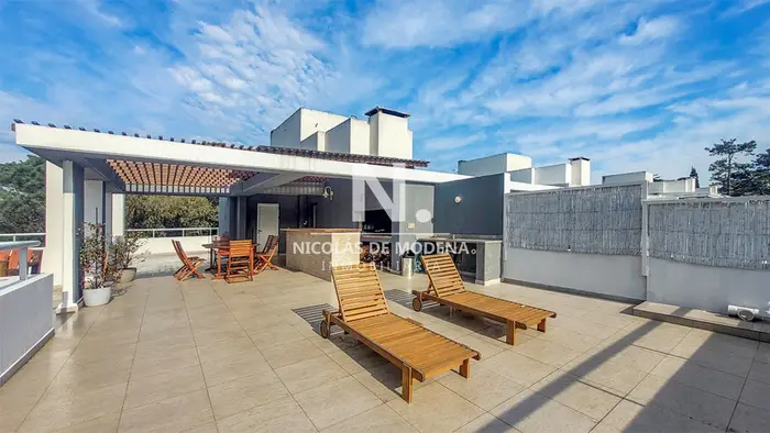 Penthouse en venta en zona residencial, 3 dormitorios, terraza con parrillero