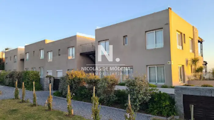 Divina planta en montoya, a pasos del mar, 3 dormitorios y servicio