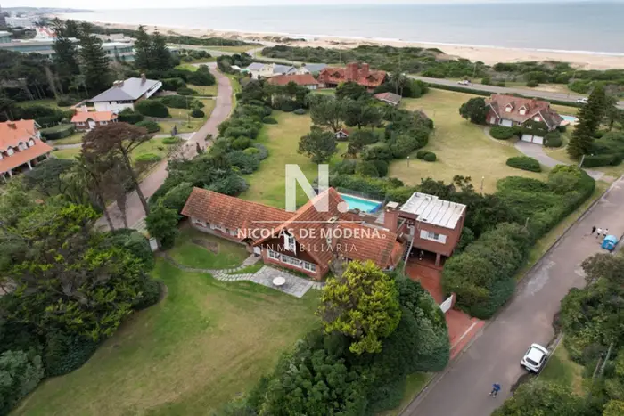 Espectacular mansion a metros del mar