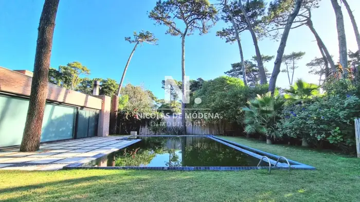 Hermosa casa de 4 dormitorios en venta en San Rafael, con barbacoa y piscina.