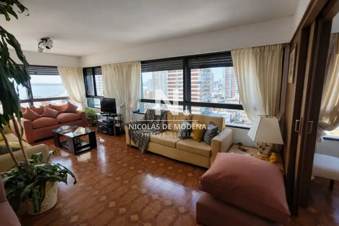 Alquiler de departamento en Peninstula, de 3 dormitorios mas dep de servicio, en Punta del Este