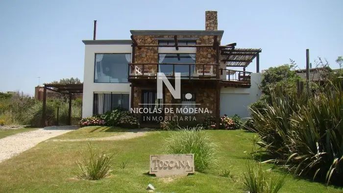 Vende casa de 4 dormitorios en Manantiales
