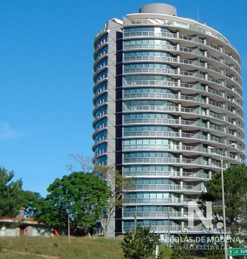 Apartameto de 2 dormitorios en Torre Tressesenta , Punta del este