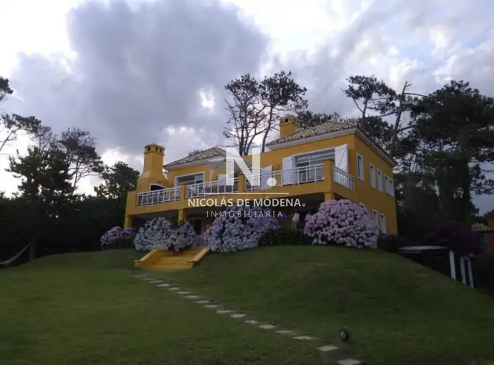 HERMOSA CASA EN BARRIO PRIVADO  DE LA BARRA