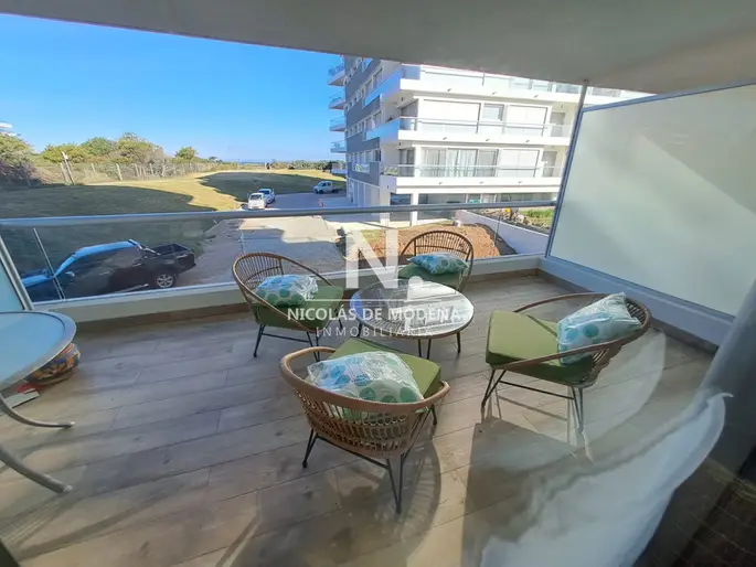 Departamento de 2 dormitorios en venta, Playa Brava, Punta del Este. Silente