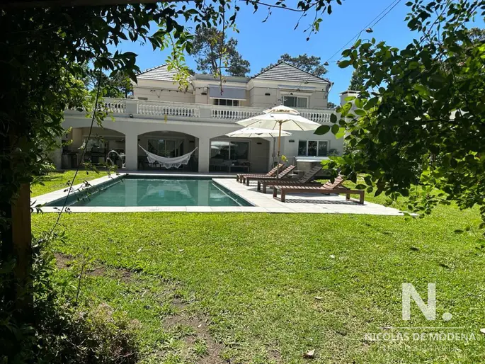 Hermosa Casa con espectacular Jardin! en alquiler