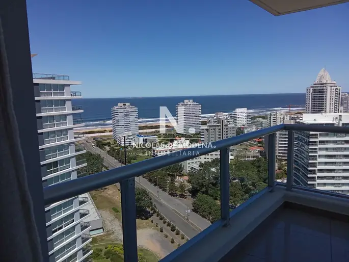Departamento de 3 dormitorios en venta en Torre One . Punta Del Este