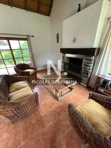 Vende casa con gran terreno en Pinares, Punta del Este
