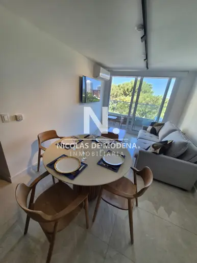 Vende apartamento de 2 dormitorios en Aidy Grill, Punta del Este