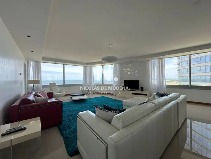 En venta apartamento de 3 dormitorios en suite en Brava Punta del Este