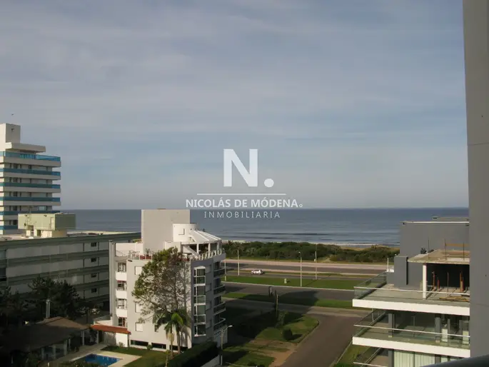 En venta apartamento en Aidy Grill de 3 dormitorios- Punta del Este