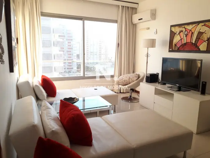 Alquila y vende apartamento de 1 dormitorio en peninsula Punta del Este.