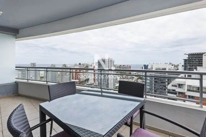 Vende apartamento en Brava Punta del Este de 3 Dormitorios.