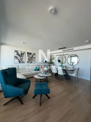 Vende apartamento de 2 dormitorios en suite, con balcon, en Mansa - Punta del Este