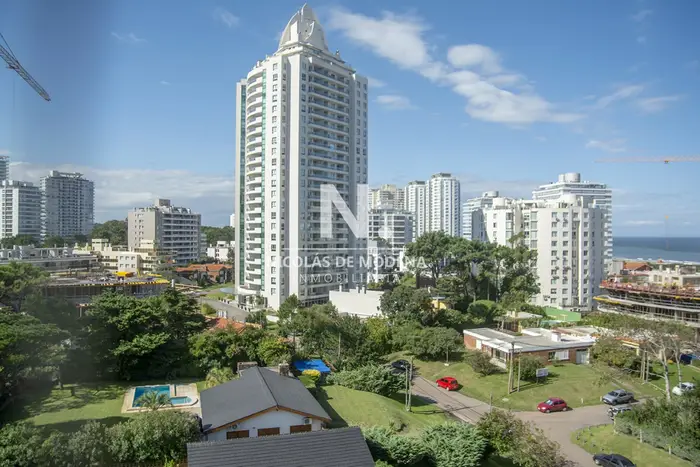 Apartamento en venta en Torre esmeralda de 3 dormitorios , en Punta del Este