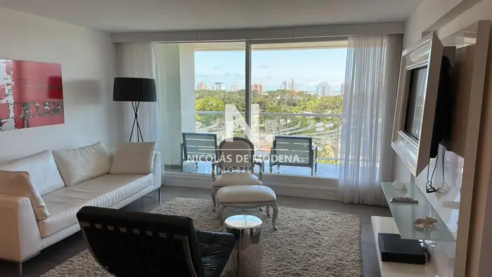 Departamento en venta, 2 dormitorios, Punta del Este.