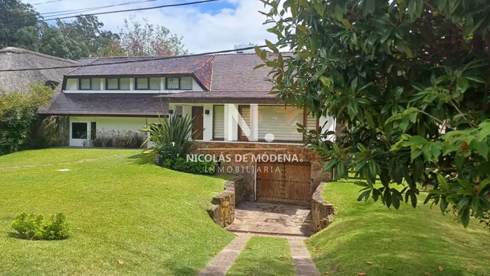 Vende gran casa para vivir todo el año, de 3 dormitorios en Punta del Este