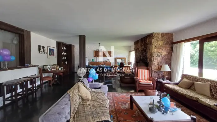 Vende Casa en Zona comercial en Lugano - Punta del Este