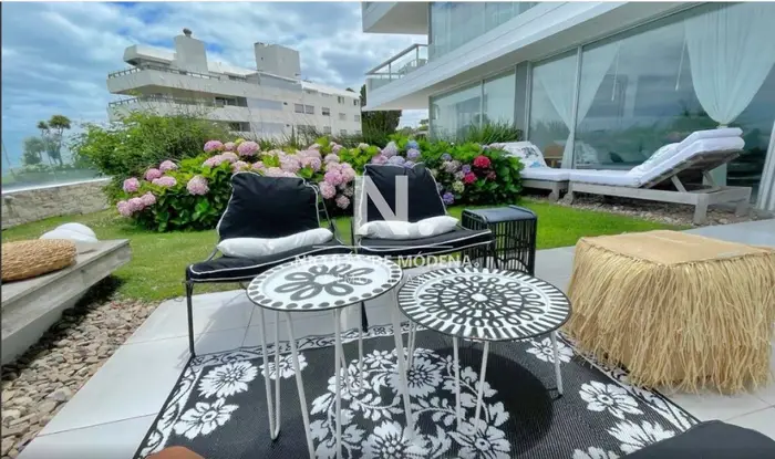 Vende magnífico apartamento en Mansa, Punta del Este de 2 Dormitorios