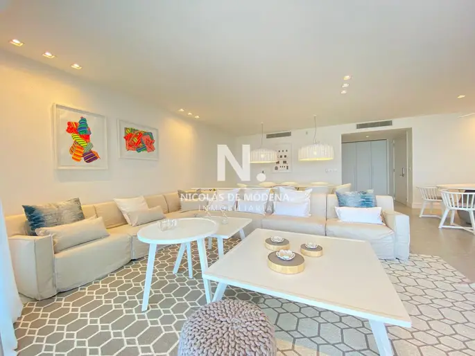 En venta Apartamento en Rincón del Indio - Punta del Este, Frente al Mar de 4 dormitorios.