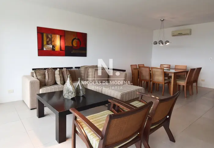 En venta Apartamento frente al mar - Punta del Este de 2 Dormitorios