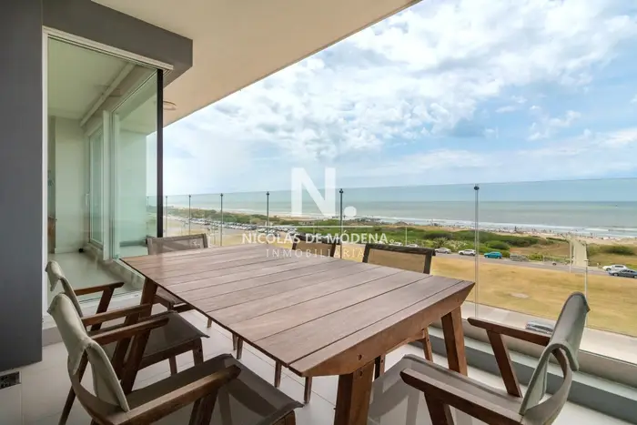 En venta Apartamento en Brava - Punta del Este con  vistas impresionantes de 3 dormitorios.  Torre Le Parc