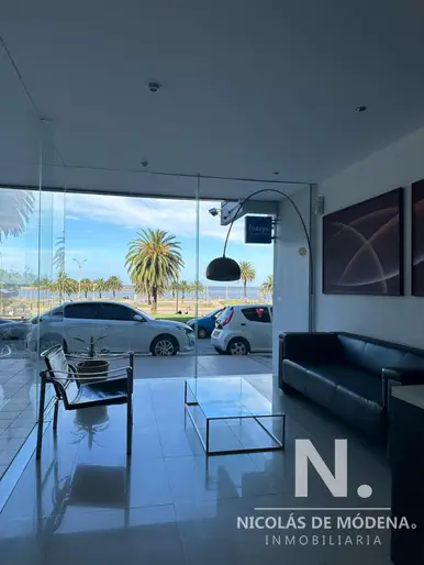 Oficinas en Venta, con vista al Mar. Con o Sin Renta. Frente a la Rambla - Montevideo