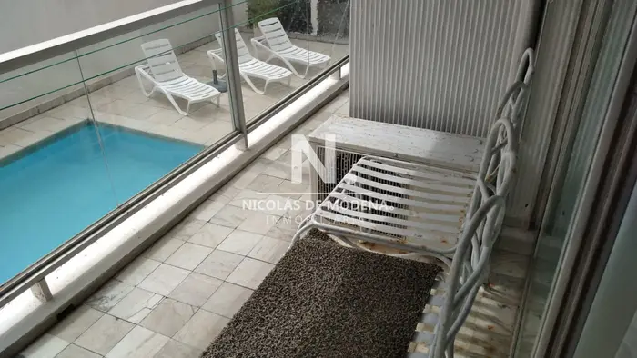 Vende apartamento de 1 dormitorio, con balcon en Peninsula.