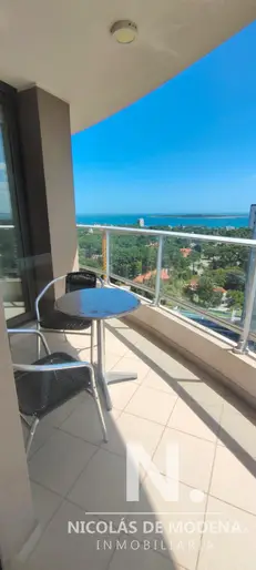 Vende Apartamento en Roosevelt con excelente vista, 3 dormitorios.