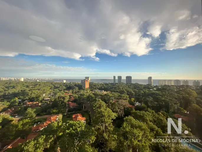 Apartamento en Venta de 3 dormitorios en Av. Roosevelt , Punta del este