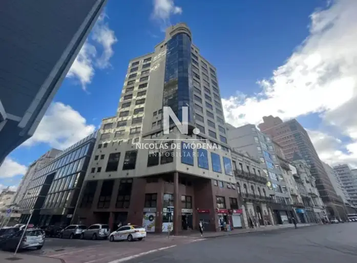 2 OFICINAS EN VENTA UNIFICADAS EN CIUDAD VIEJA!