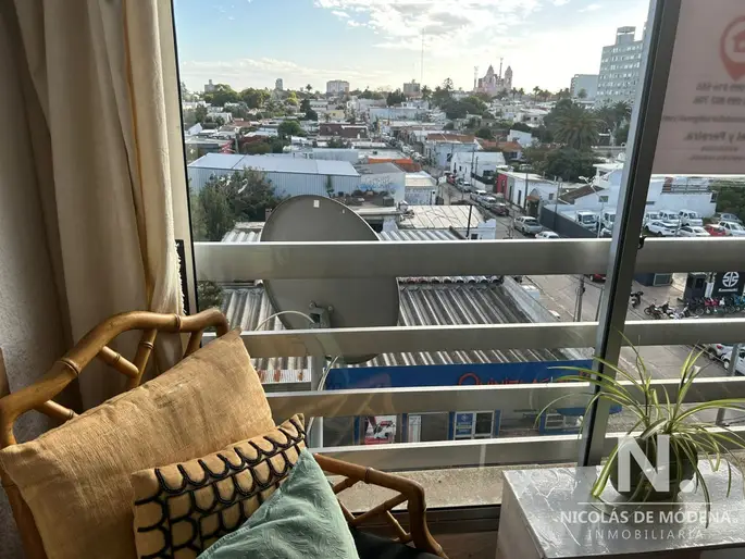 Vende impecable apartamento de 2 dormitorios, en Maldonado.