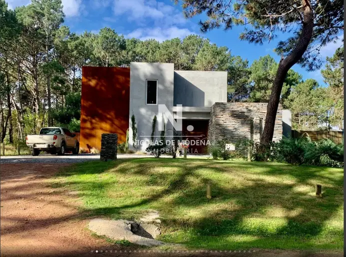 Se vende casa en Montoya, La Barra en impecable estado