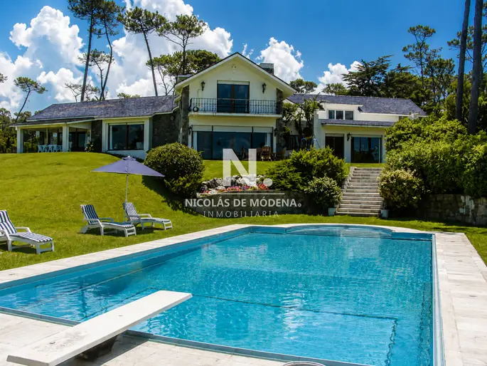 Amplia casa en venta en Playa Mansa, Punta del Este