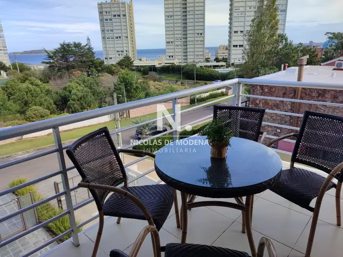 Magnifico apartamento en venta, de 3 dormitorios, con balcon en Mansa Punta del Este