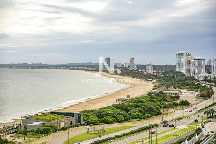 Espectacular apartamento de 3 suites en venta frente al mar