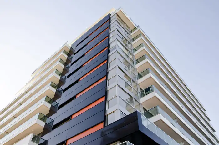 Venta apartamento 4 dormitorios 3 baños y 2 garajes frente a Rambla de Malvín #102