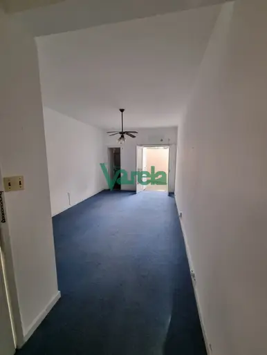 Venta monoambiente Buceo, cocina definida y patio.
